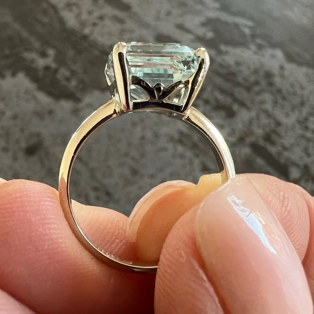 14kt White Gold Aquamarine Ring with Clear 5 carat Stone
Stamped 14kt - Picture 6 of 12